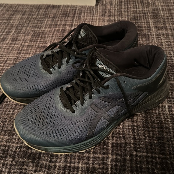 Men’s ASICS running shoe - size 10.5 - Picture 2 of 5